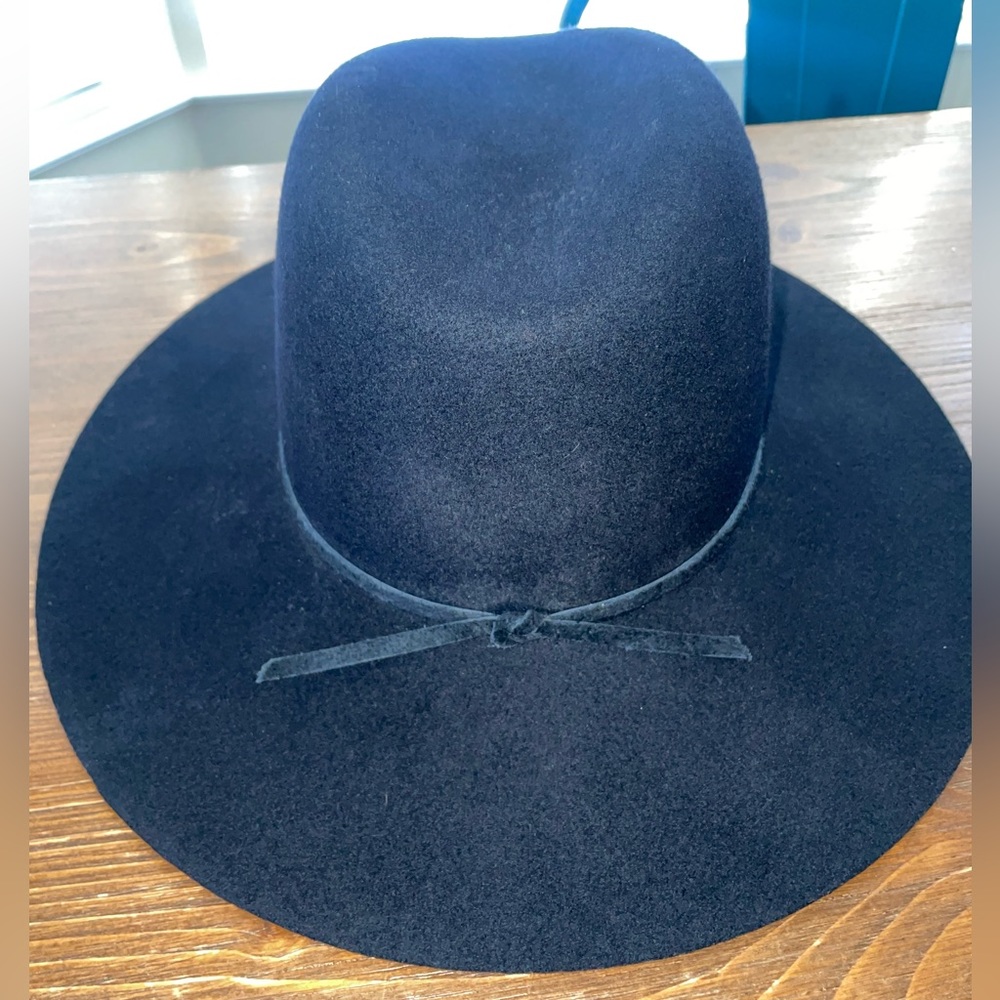 JANESSA LEONE WOOL HAT IN BLACK SZ SMALL